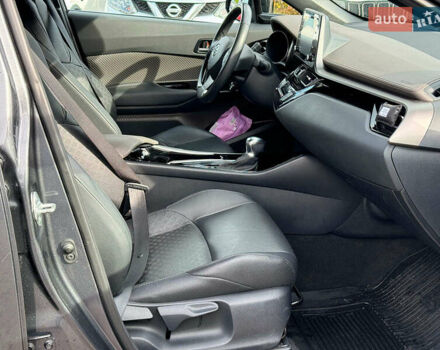 Серый Тойота C-HR, объемом двигателя 2 л и пробегом 42 тыс. км за 29890 $, фото 24 на Automoto.ua