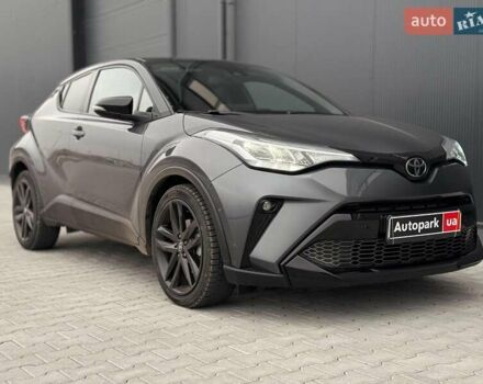 Серый Тойота C-HR, объемом двигателя 1.8 л и пробегом 28 тыс. км за 25490 $, фото 2 на Automoto.ua