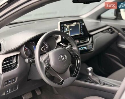 Серый Тойота C-HR, объемом двигателя 1.8 л и пробегом 28 тыс. км за 25490 $, фото 18 на Automoto.ua