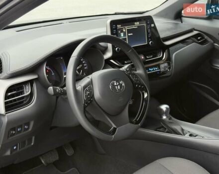 Серый Тойота C-HR, объемом двигателя 1.8 л и пробегом 28 тыс. км за 25490 $, фото 9 на Automoto.ua