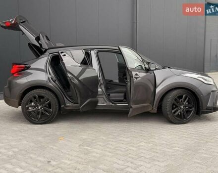 Серый Тойота C-HR, объемом двигателя 1.8 л и пробегом 28 тыс. км за 25490 $, фото 43 на Automoto.ua