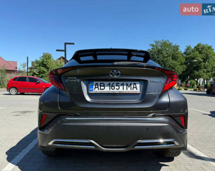 Серый Тойота C-HR, объемом двигателя 1.99 л и пробегом 39 тыс. км за 30000 $, фото 5 на Automoto.ua