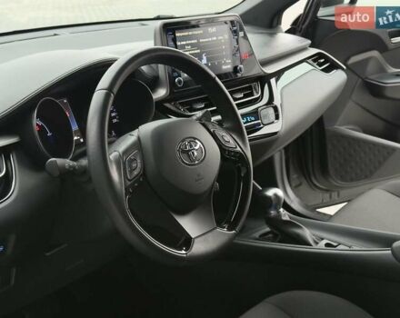Серый Тойота C-HR, объемом двигателя 1.8 л и пробегом 28 тыс. км за 25490 $, фото 46 на Automoto.ua