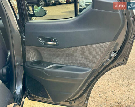 Серый Тойота C-HR, объемом двигателя 2 л и пробегом 42 тыс. км за 29890 $, фото 22 на Automoto.ua