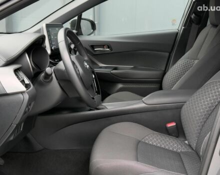 Серый Тойота C-HR, объемом двигателя 1.8 л и пробегом 28 тыс. км за 25490 $, фото 11 на Automoto.ua