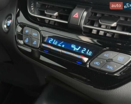 Серый Тойота C-HR, объемом двигателя 1.8 л и пробегом 28 тыс. км за 25490 $, фото 32 на Automoto.ua