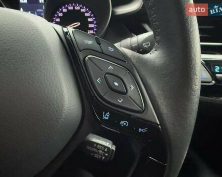 Серый Тойота C-HR, объемом двигателя 1.8 л и пробегом 28 тыс. км за 25490 $, фото 37 на Automoto.ua