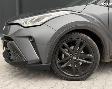 Серый Тойота C-HR, объемом двигателя 1.8 л и пробегом 28 тыс. км за 25490 $, фото 4 на Automoto.ua