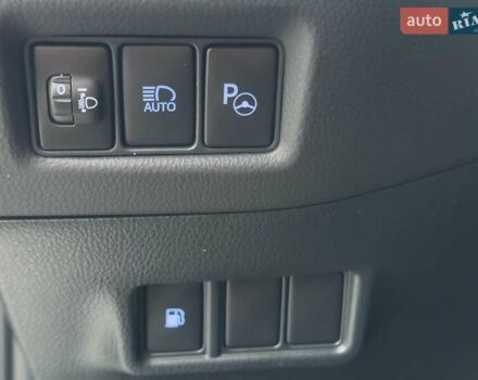 Серый Тойота C-HR, объемом двигателя 1.8 л и пробегом 28 тыс. км за 25490 $, фото 13 на Automoto.ua