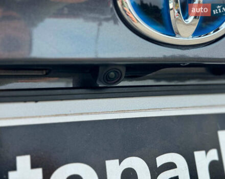 Серый Тойота C-HR, объемом двигателя 2 л и пробегом 42 тыс. км за 29890 $, фото 7 на Automoto.ua