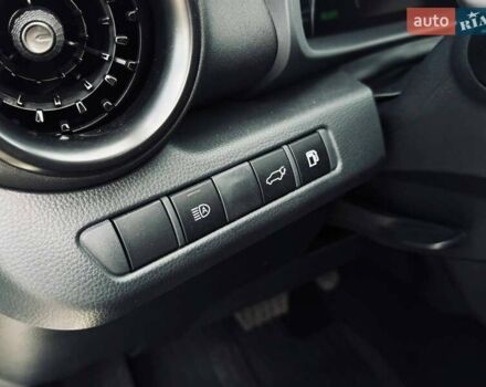 Сірий Тойота C-HR, об'ємом двигуна 1.99 л та пробігом 1 тис. км за 42337 $, фото 25 на Automoto.ua
