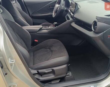 Серый Тойота C-HR, объемом двигателя 1.99 л и пробегом 1 тыс. км за 42946 $, фото 5 на Automoto.ua
