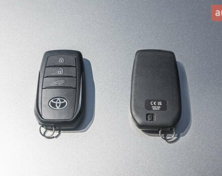 Серый Тойота C-HR, объемом двигателя 1.99 л и пробегом 1 тыс. км за 42308 $, фото 33 на Automoto.ua