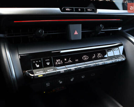 Серый Тойота C-HR, объемом двигателя 1.99 л и пробегом 4 тыс. км за 42000 $, фото 24 на Automoto.ua