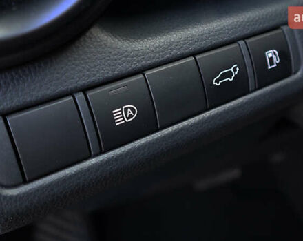 Серый Тойота C-HR, объемом двигателя 1.99 л и пробегом 4 тыс. км за 42000 $, фото 28 на Automoto.ua