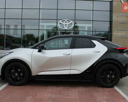 Сірий Тойота C-HR, об'ємом двигуна 1.99 л та пробігом 2 тис. км за 42300 $, фото 4 на Automoto.ua