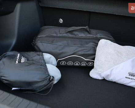 Серый Тойота C-HR, объемом двигателя 1.99 л и пробегом 4 тыс. км за 42000 $, фото 25 на Automoto.ua