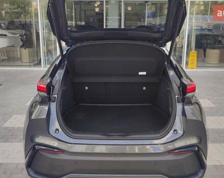 Серый Тойота C-HR, объемом двигателя 1.8 л и пробегом 5 тыс. км за 38582 $, фото 9 на Automoto.ua