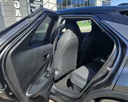Серый Тойота C-HR, объемом двигателя 1.8 л и пробегом 5 тыс. км за 37300 $, фото 23 на Automoto.ua