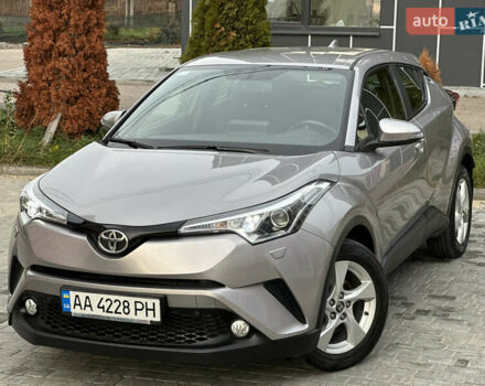 Серый Тойота C-HR, объемом двигателя 1.2 л и пробегом 42 тыс. км за 18950 $, фото 1 на Automoto.ua