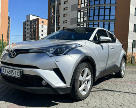 Серый Тойота C-HR, объемом двигателя 1.2 л и пробегом 126 тыс. км за 17999 $, фото 1 на Automoto.ua