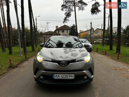 Серый Тойота C-HR, объемом двигателя 1.2 л и пробегом 42 тыс. км за 20000 $, фото 1 на Automoto.ua