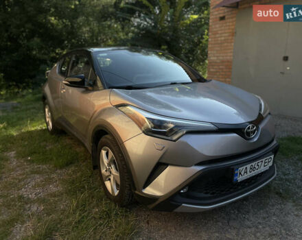 Серый Тойота C-HR, объемом двигателя 1.2 л и пробегом 72 тыс. км за 20000 $, фото 1 на Automoto.ua