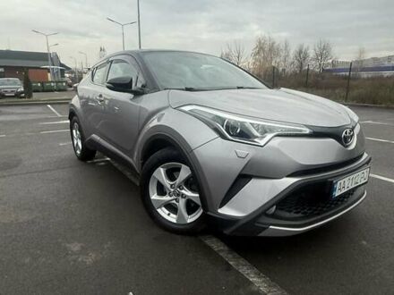Серый Тойота C-HR, объемом двигателя 1.2 л и пробегом 180 тыс. км за 17500 $, фото 1 на Automoto.ua