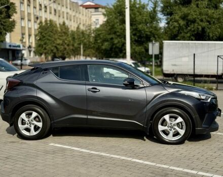 Серый Тойота C-HR, объемом двигателя 1.2 л и пробегом 106 тыс. км за 18200 $, фото 1 на Automoto.ua