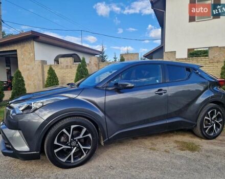 Серый Тойота C-HR, объемом двигателя 2 л и пробегом 117 тыс. км за 15300 $, фото 1 на Automoto.ua