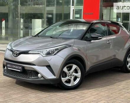 Серый Тойота C-HR, объемом двигателя 1.99 л и пробегом 152 тыс. км за 18809 $, фото 1 на Automoto.ua