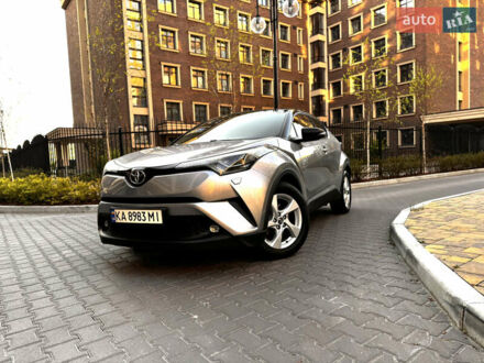 Тойота C-HR 2017 у Києві на Automoto.ua Сірий Тойота C-HR, об'ємом двигуна 1.2 л та пробігом 81 тис. км за 19500 $, фото 1 на Automoto.ua