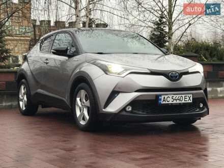 Серый Тойота C-HR, объемом двигателя 1.8 л и пробегом 69 тыс. км за 20700 $, фото 1 на Automoto.ua