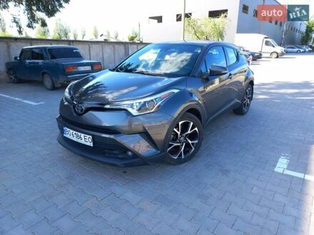 Серый Тойота C-HR, объемом двигателя 2 л и пробегом 47 тыс. км за 17800 $, фото 1 на Automoto.ua