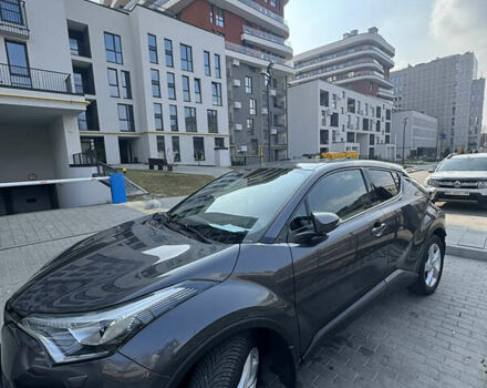 Серый Тойота C-HR, объемом двигателя 1.2 л и пробегом 106 тыс. км за 21400 $, фото 1 на Automoto.ua