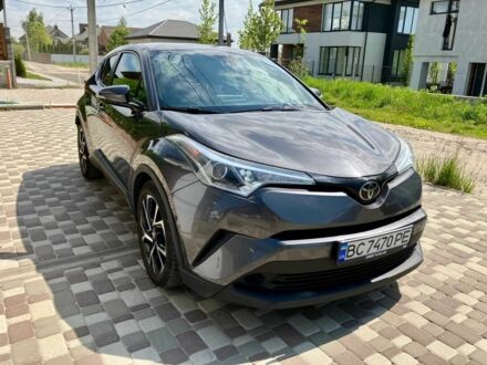 Серый Тойота C-HR, объемом двигателя 2 л и пробегом 179 тыс. км за 15900 $, фото 1 на Automoto.ua