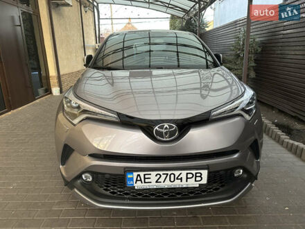 Тойота C-HR 2017 в Кривом Роге на Automoto.ua Серый Тойота C-HR, объемом двигателя 1.2 л и пробегом 60 тыс. км за 21000 $, фото 1 на Automoto.ua