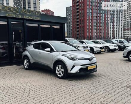 Серый Тойота C-HR, объемом двигателя 1.2 л и пробегом 89 тыс. км за 20200 $, фото 1 на Automoto.ua