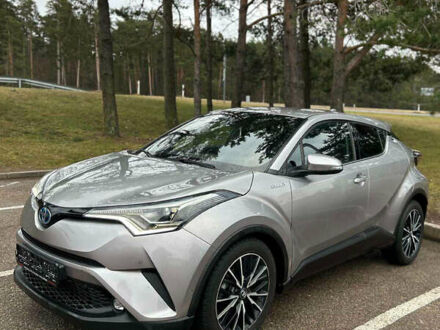 Серый Тойота C-HR, объемом двигателя 1.8 л и пробегом 114 тыс. км за 16400 $, фото 1 на Automoto.ua