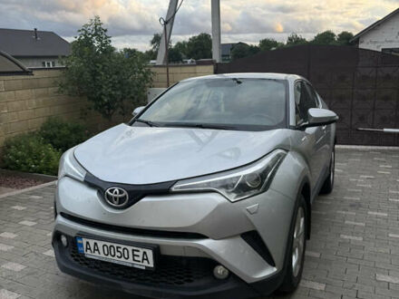 Тойота C-HR 2017 в Броварах на Automoto.ua Серый Тойота C-HR, объемом двигателя 1.99 л и пробегом 274 тыс. км за 18100 $, фото 1 на Automoto.ua