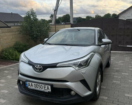 Серый Тойота C-HR, объемом двигателя 1.99 л и пробегом 274 тыс. км за 18100 $, фото 1 на Automoto.ua