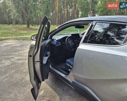 Серый Тойота C-HR, объемом двигателя 1.8 л и пробегом 150 тыс. км за 23500 $, фото 1 на Automoto.ua