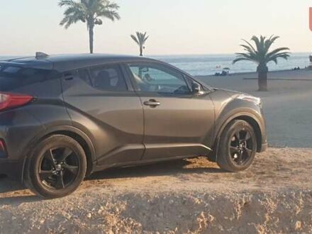 Тойота C-HR 2017 в Киеве на Automoto.ua Серый Тойота C-HR, объемом двигателя 1.99 л и пробегом 65 тыс. км за 19500 $, фото 1 на Automoto.ua