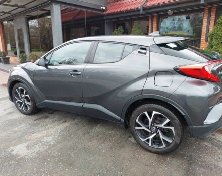 Серый Тойота C-HR, объемом двигателя 2 л и пробегом 47 тыс. км за 17300 $, фото 1 на Automoto.ua