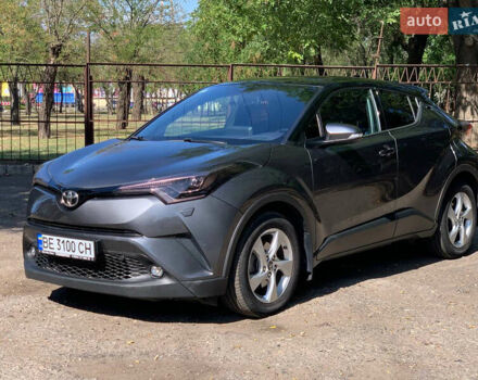 Серый Тойота C-HR, объемом двигателя 1.2 л и пробегом 66 тыс. км за 18400 $, фото 1 на Automoto.ua