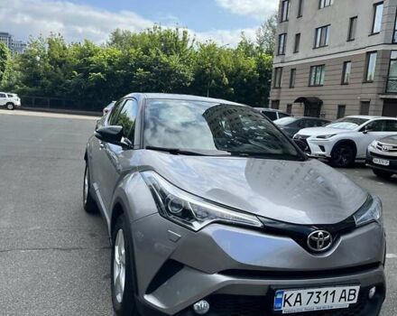 Серый Тойота C-HR, объемом двигателя 2 л и пробегом 36 тыс. км за 22000 $, фото 1 на Automoto.ua