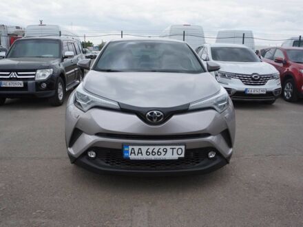 Серый Тойота C-HR, объемом двигателя 1.2 л и пробегом 75 тыс. км за 19899 $, фото 1 на Automoto.ua