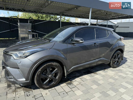Серый Тойота C-HR, объемом двигателя 1.99 л и пробегом 50 тыс. км за 23000 $, фото 1 на Automoto.ua