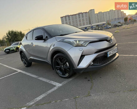 Серый Тойота C-HR, объемом двигателя 2 л и пробегом 53 тыс. км за 26000 $, фото 1 на Automoto.ua