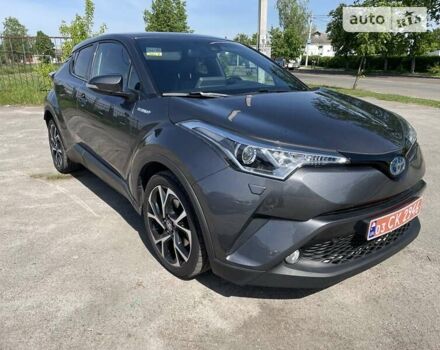 Серый Тойота C-HR, объемом двигателя 1.8 л и пробегом 98 тыс. км за 25400 $, фото 1 на Automoto.ua